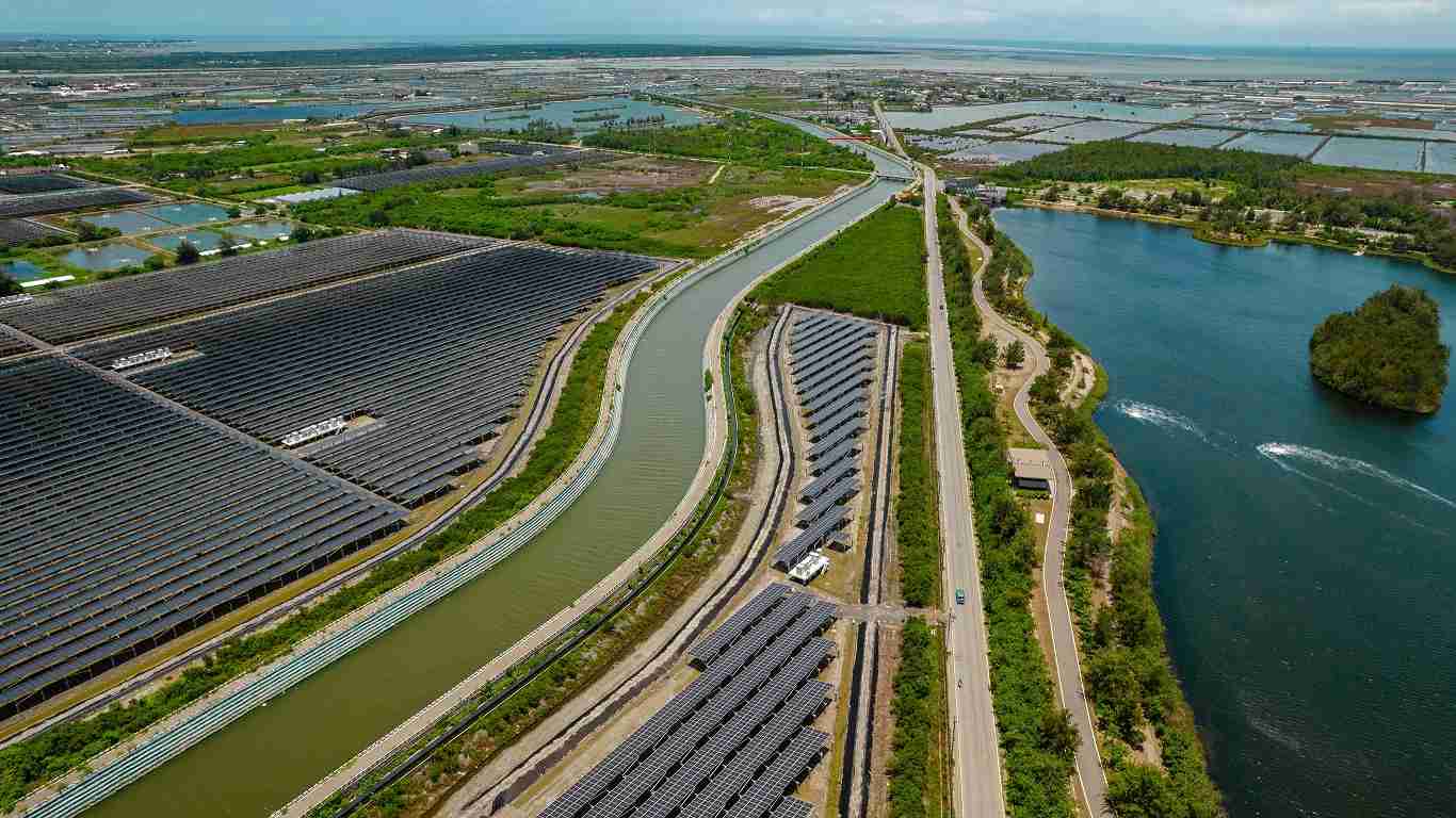 彩运网能源事业提供智慧能源管理、、、、太阳能监控管理、、、、全方位电厂建置及运维解决方案，，并拥有管理超过6000案场的经验