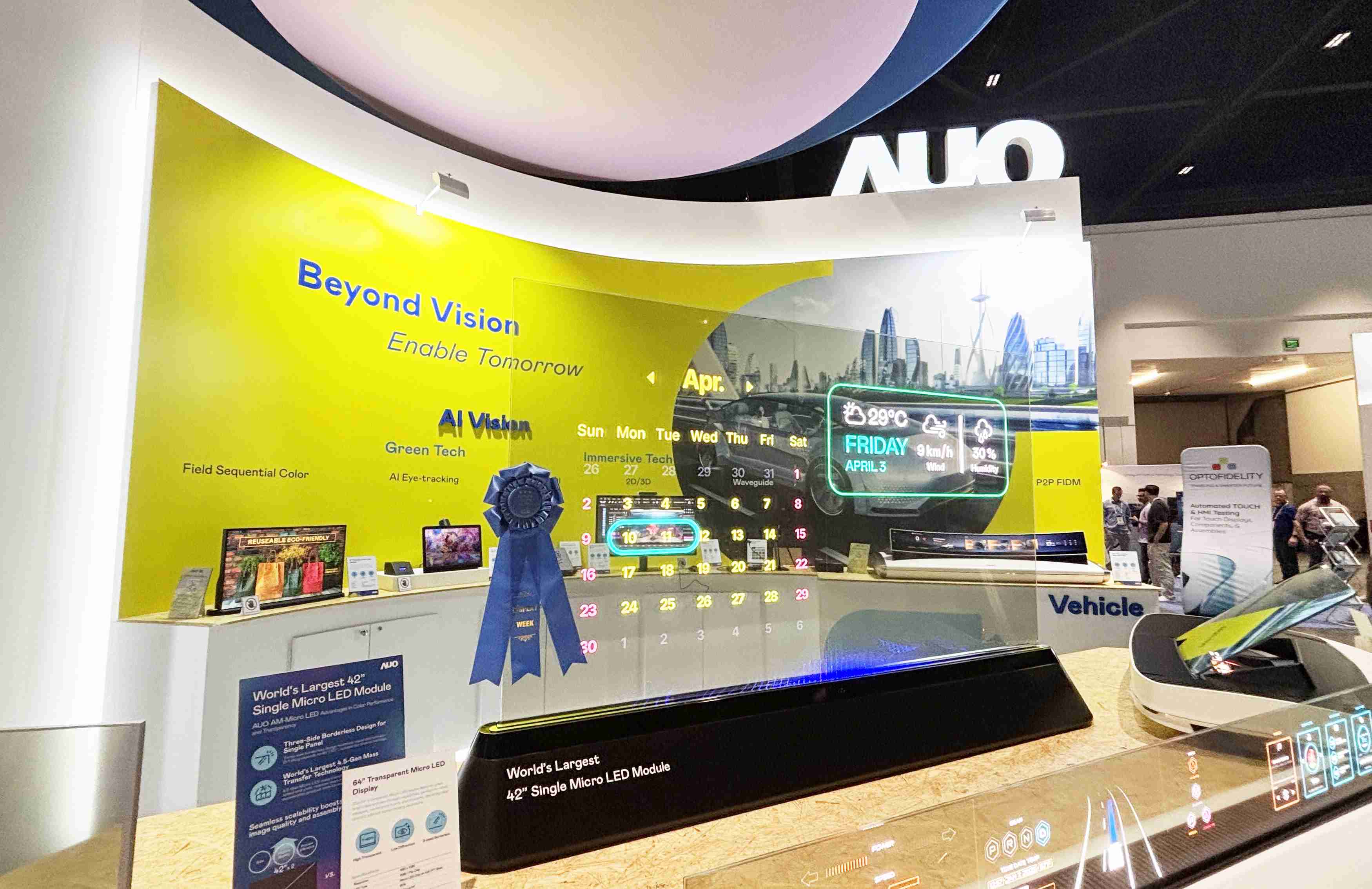 彩运网64吋透明Micro LED显示器获〝最佳Micro LED技术应用奖〞，，，，其绝妙的透明穿透特性，，，同时具备1,000 nits的高亮度表现，，，并透过精细的无缝拼接延伸，，，，可依需求灵活应用于多元场域，，，展现出Micro LED显示技术划时空的无限潜力